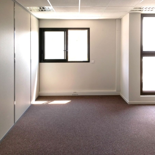  SISYPHE immobilier : Autres | EGUILLES (13510) | 92 m2 | 990 € 