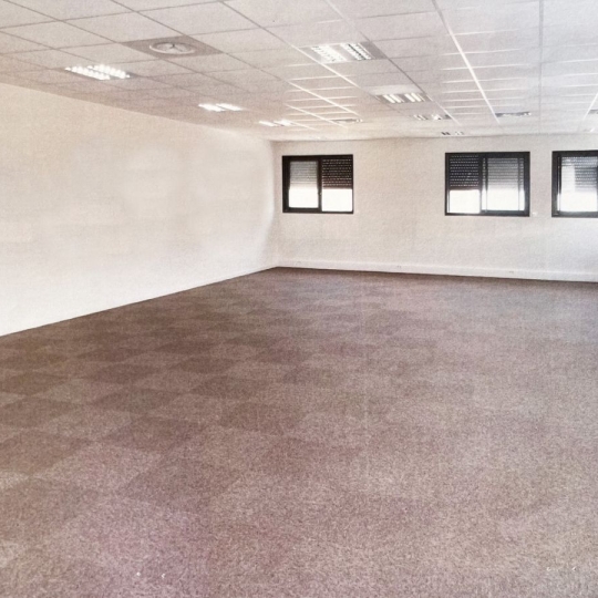  SISYPHE immobilier : Autres | EGUILLES (13510) | 92 m2 | 990 € 