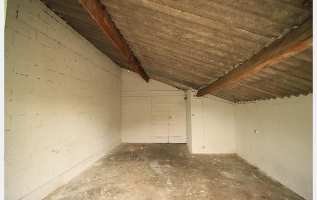 SISYPHE immobilier : Garage / Parking | PEYROLLES-EN-PROVENCE (13860) | 30 m2 | 400 € 