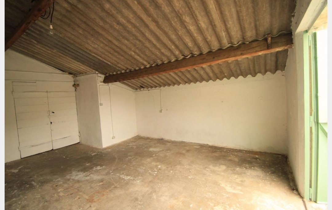SISYPHE immobilier : Garage / Parking | PEYROLLES-EN-PROVENCE (13860) | 30 m2 | 400 € 