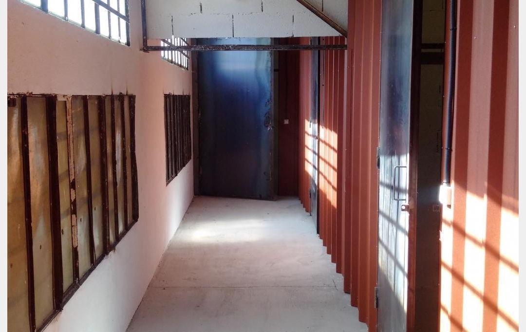 SISYPHE immobilier : Garage / Parking | PEYROLLES-EN-PROVENCE (13860) | 24 m2 | 380 € 