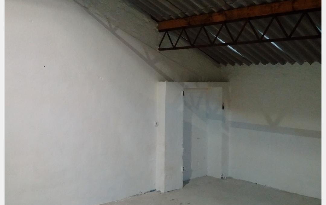 SISYPHE immobilier : Garage / Parking | PEYROLLES-EN-PROVENCE (13860) | 24 m2 | 380 € 
