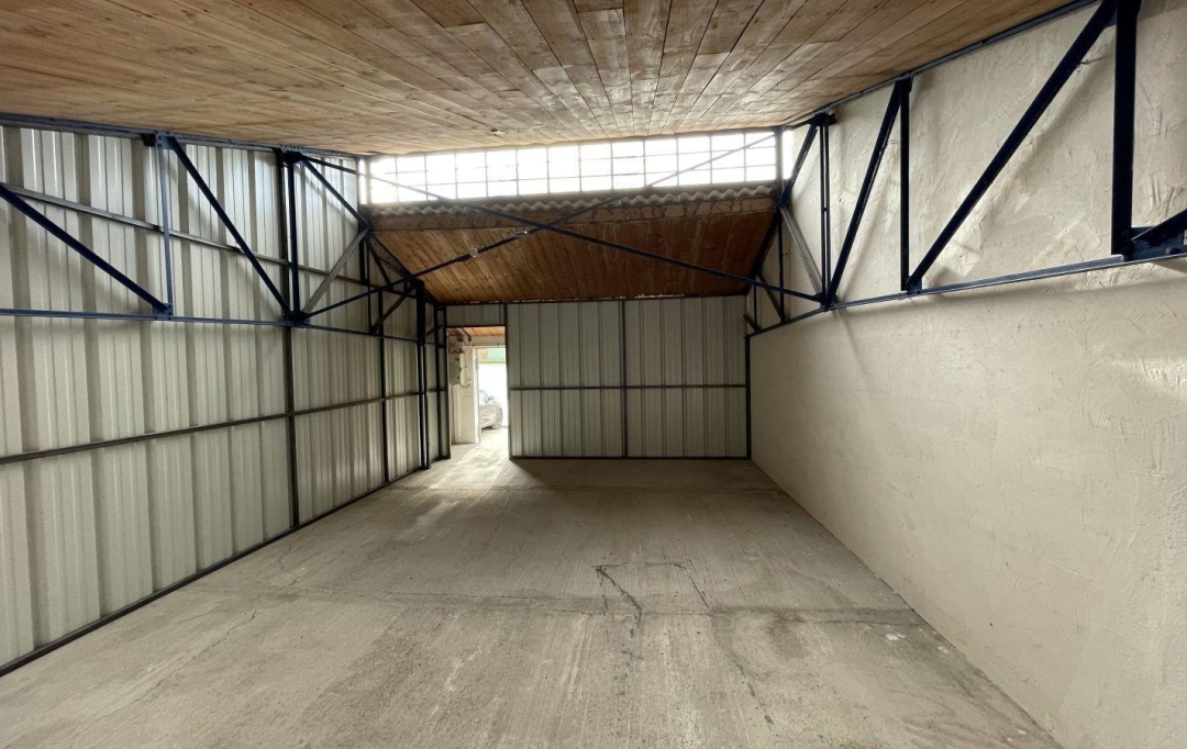 SISYPHE immobilier : Garage / Parking | PEYROLLES-EN-PROVENCE (13860) | 42 m2 | 290 € 
