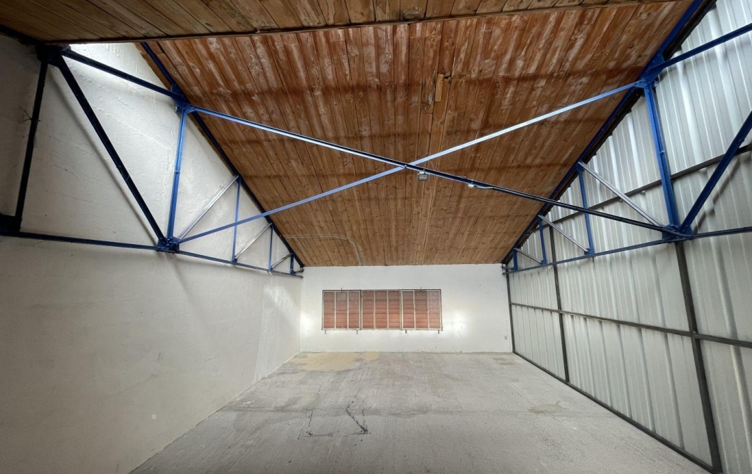 SISYPHE immobilier : Garage / Parking | PEYROLLES-EN-PROVENCE (13860) | 30 m2 | 400 € 