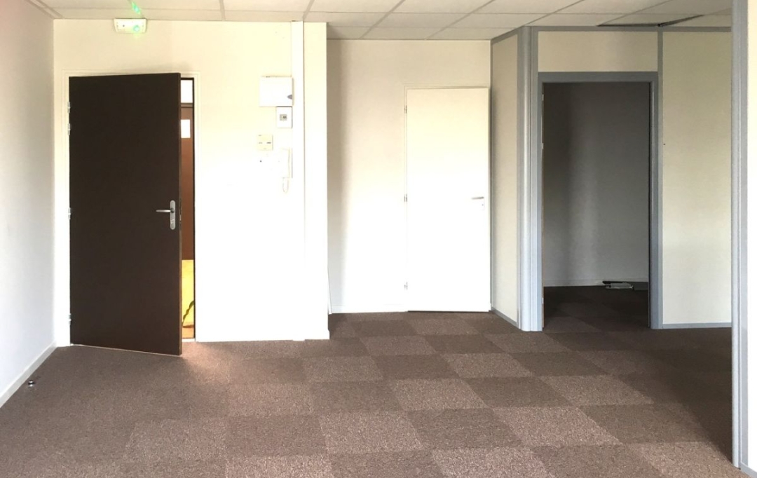 SISYPHE immobilier : Autres | EGUILLES (13510) | 92 m2 | 990 € 