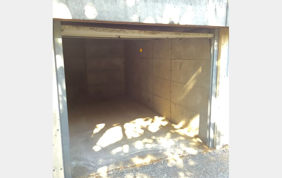 SISYPHE immobilier : Garage / Parking | MARSEILLE (13009) | 13 m2 | 295 000 € 