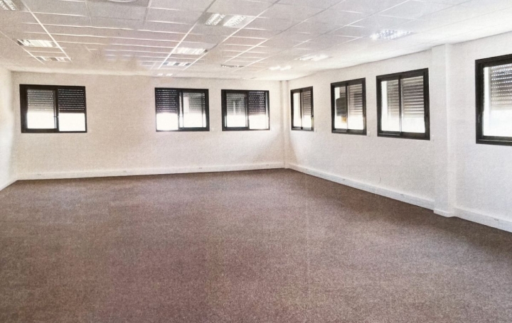 autre EGUILLES 92 m2 990 € autre EGUILLES 92 m2 990 €